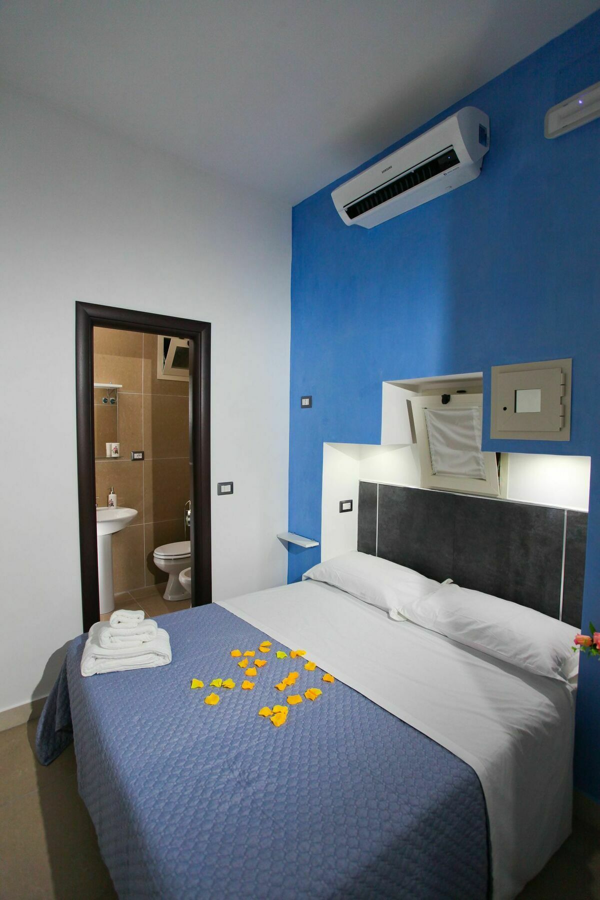 B&B Napolì 2 Zewnętrze zdjęcie